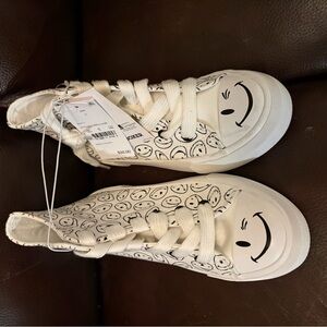 Kids White Smiley Face Canvas Sneakers Toddler size 13 NWT